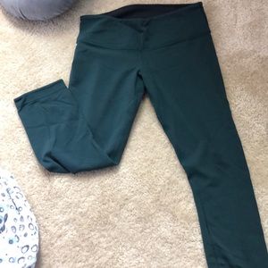 Hunter green crop size 8 lululemon leggings